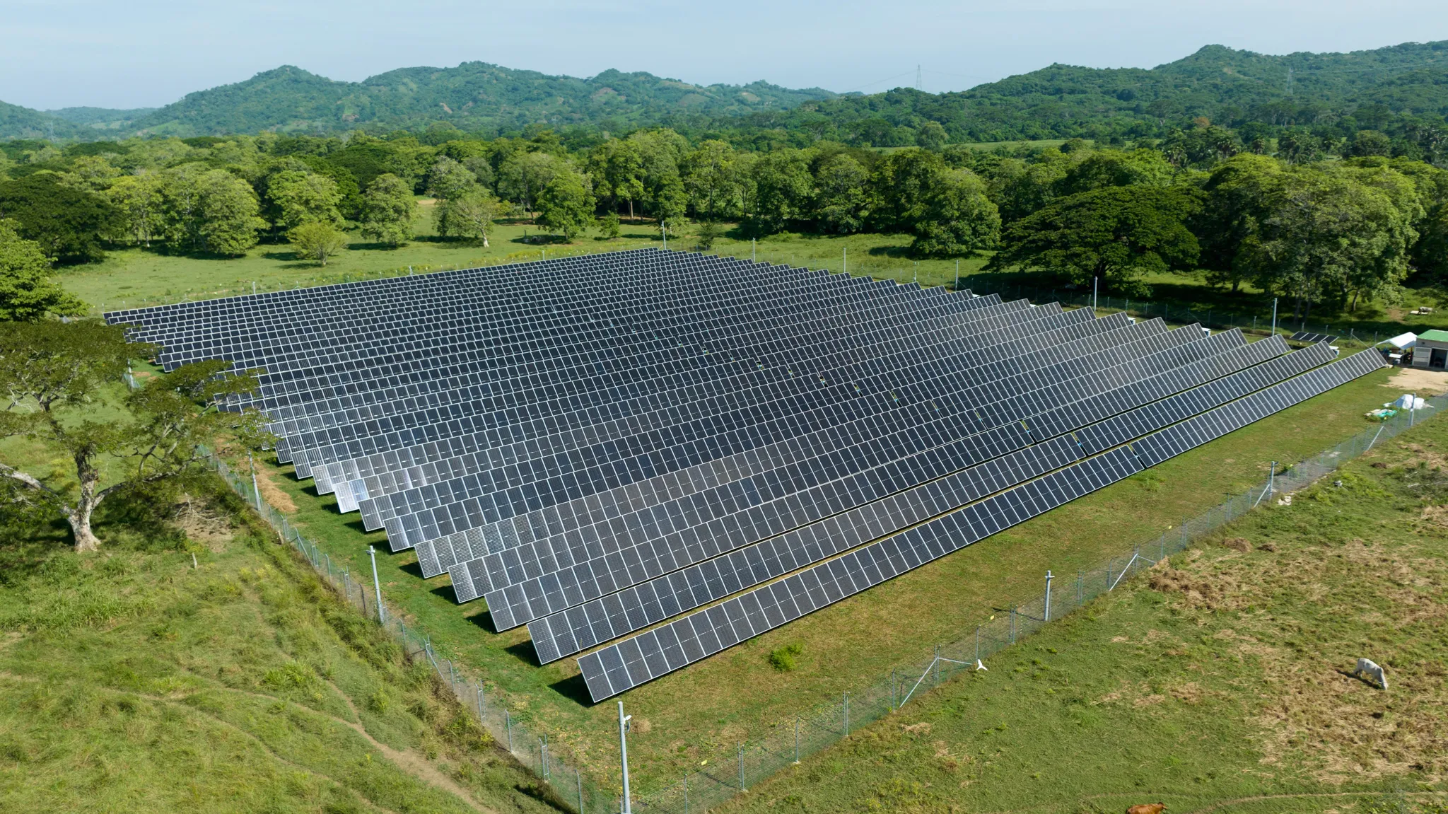 Vista aérea de minigranjas solares de Solé